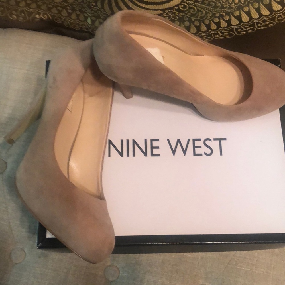 NINE WEST, 7.5, 4 inch heel, beautiful tan suede, slightly worn